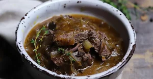 Paleron de Bœuf Confit aux Oignons et aux Épices