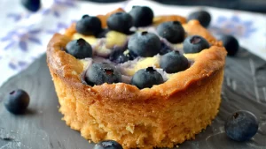 Tartelettes Meringuées aux Myrtilles sur Crème d’Amande