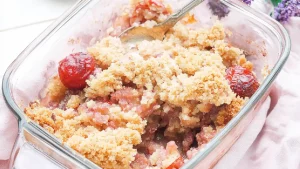 Crumble aux Prunes, Avoine et Noix de Coco