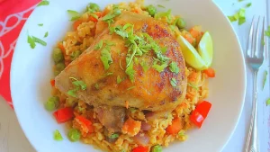 Cuisses de Poulet et Riz à l’Espagnole _ Un Festin Coloré et Savoureux