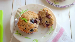 Muffins aux Myrtilles et Crumble _ La Recette Parfaite