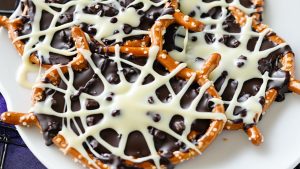 Chocolate-Pretzel-Spiderwebs-Halloween-Treats-The-Cookin-Chicks