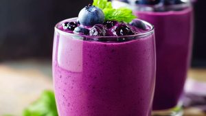 Blueberry-Smoothies-The-Country-Cook