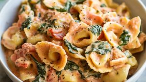 Creamy-Tomato-and-Spinach-Tortellini-Tastes-Better-from-Scratch